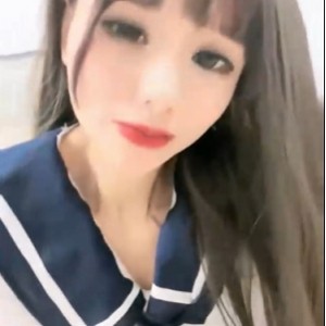 妖艳大红唇网红乖乖女有趣服装视频