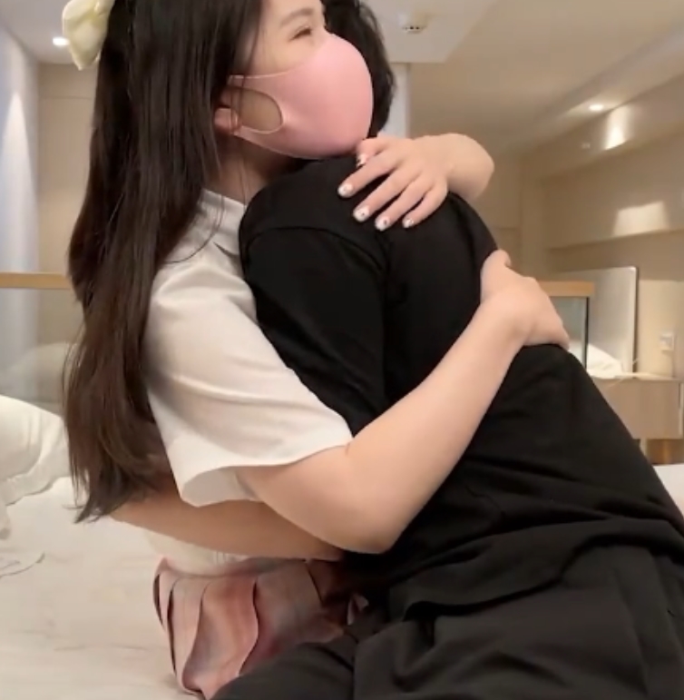 推特小狗狐不妖最新合集38V30G，收藏932，百度ED2K，lo白领