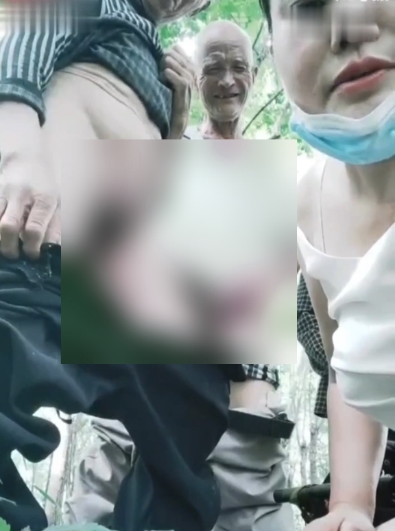 小美大罩杯户外视频合集1V某音459m丰满少妇老头团建