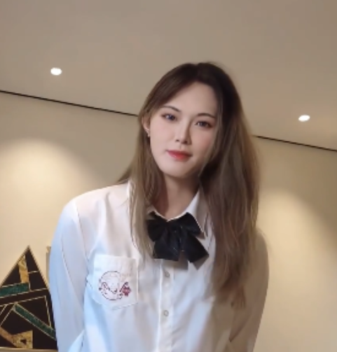 桃子吖七月黑丝JK伪娘新作1V御姐范太顶了